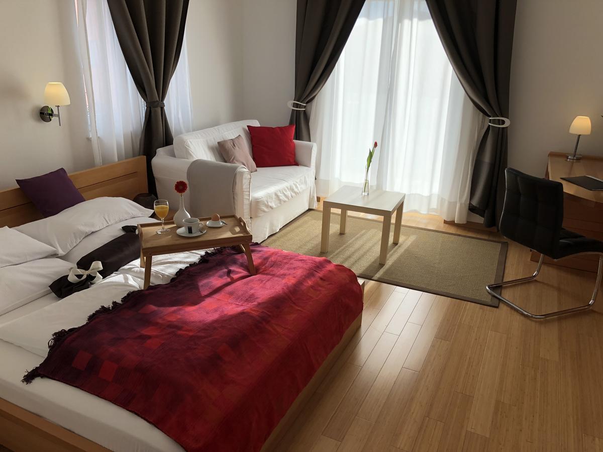 Viktoria Lodge Bed And Breakfast Vodice Exterior foto