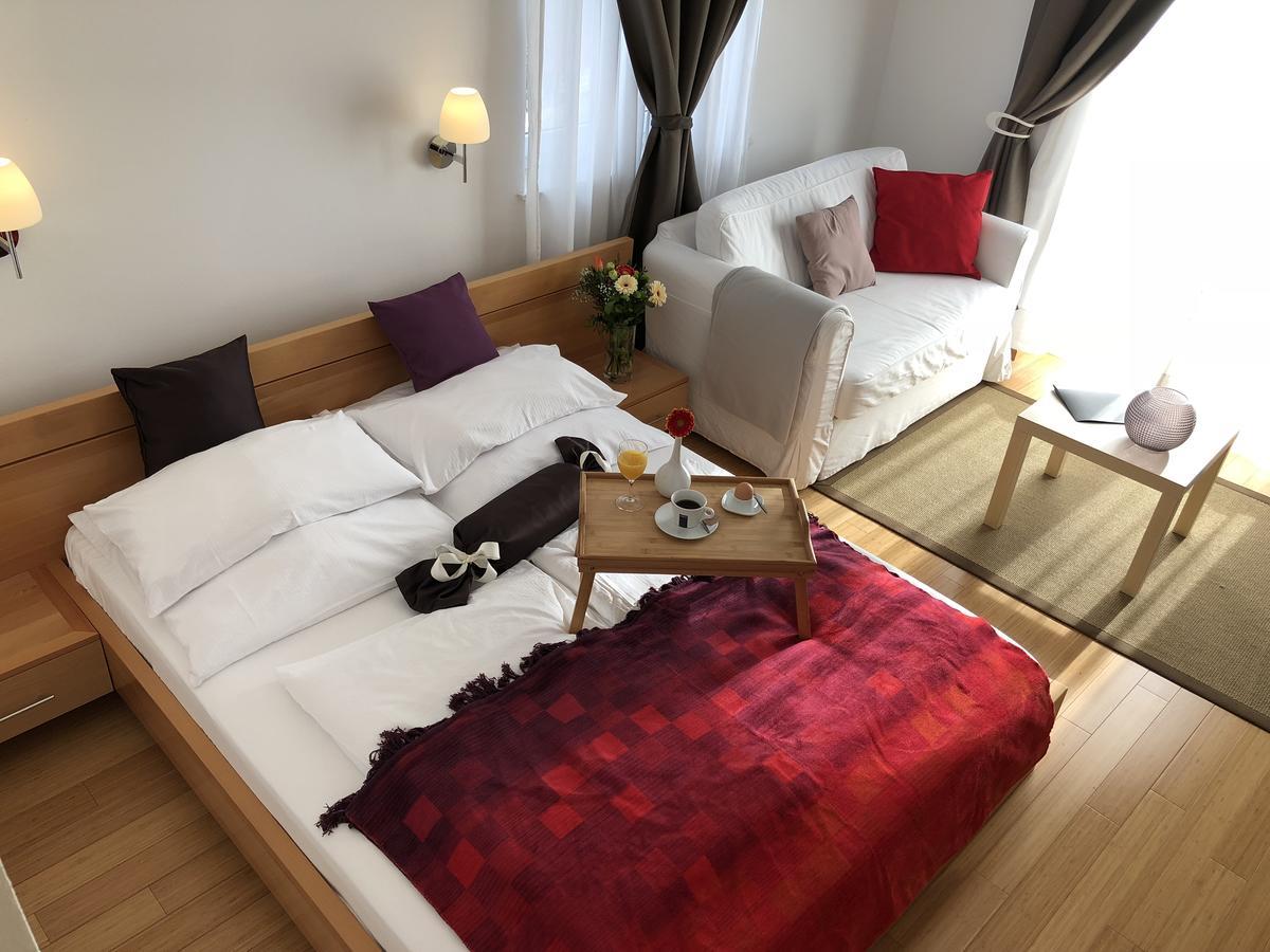 Viktoria Lodge Bed And Breakfast Vodice Exterior foto
