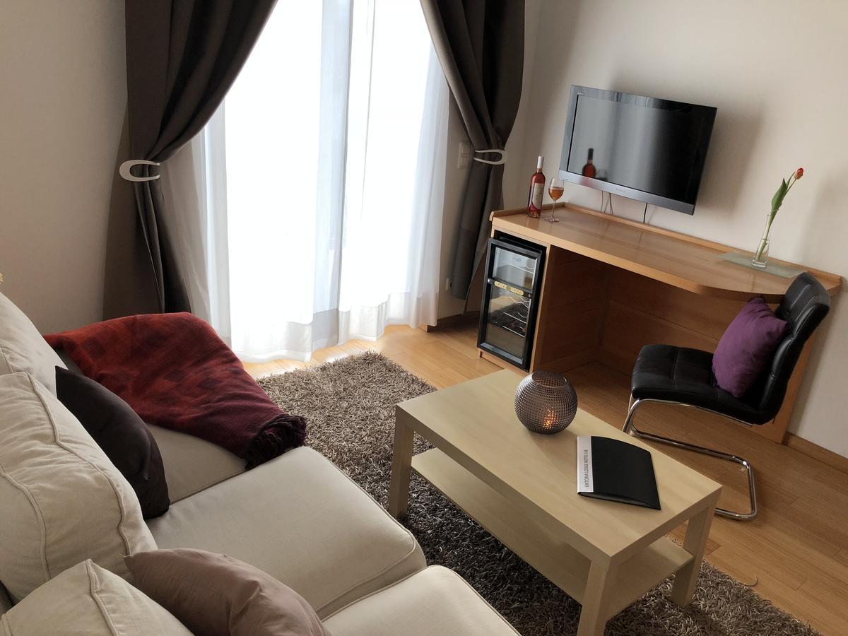 Viktoria Lodge Bed And Breakfast Vodice Exterior foto